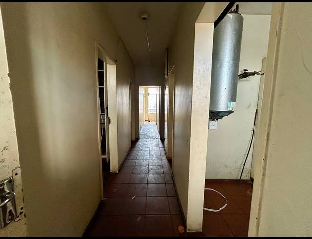 5 BEDROOM APARTMENT FOR SALE IN SUNNYSIDE